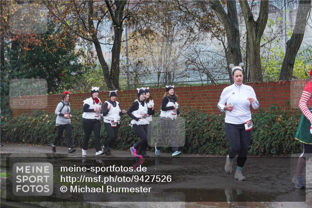 07.12.2025 - St. Pauli X-Mass-Run No. 15 Michael Burmester http://msf.ph/oto/9427526 07.12.2025 10:26:12 Laufen 1681, 1679, 1682, 168, 890 meine-sportfotos.de
