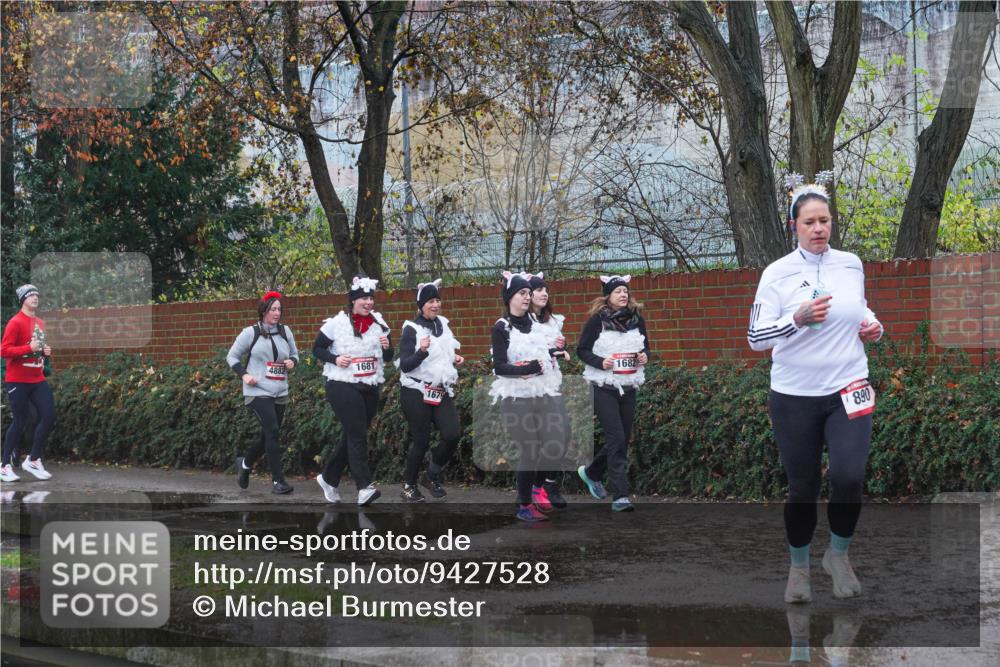 07.12.2025 - St. Pauli X-Mass-Run No. 15 Michael Burmester http://msf.ph/oto/9427528 07.12.2025 10:26:12 Laufen 4882, 1681, 167, 1682, 8, 90 meine-sportfotos.de