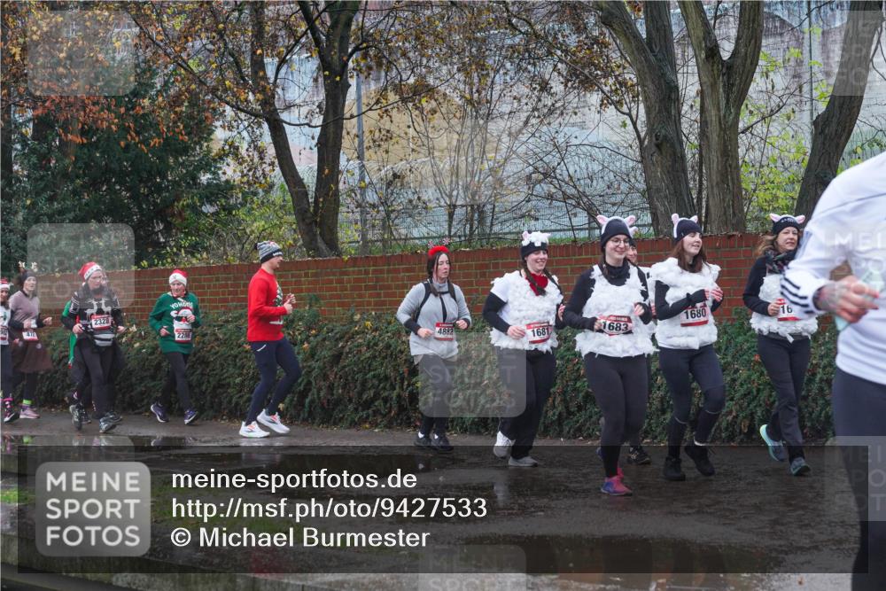 07.12.2025 - St. Pauli X-Mass-Run No. 15 Michael Burmester http://msf.ph/oto/9427533 07.12.2025 10:26:14 Laufen 982, 472, 2328, 1680, 16, 2286, 4882, 1681, 1683 meine-sportfotos.de