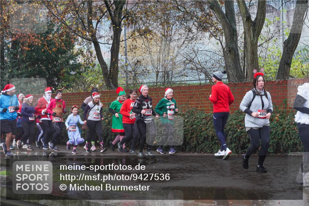 07.12.2025 - St. Pauli X-Mass-Run No. 15 Michael Burmester http://msf.ph/oto/9427536 07.12.2025 10:26:16 Laufen 2165, 1964, 2239, 1984, 1982, 2328, 2286, 4882 meine-sportfotos.de
