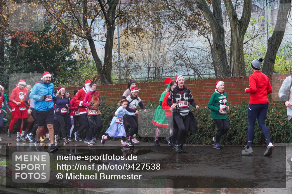 07.12.2025 - St. Pauli X-Mass-Run No. 15 Michael Burmester http://msf.ph/oto/9427538 07.12.2025 10:26:17 Laufen 2241, 2165, 1964, 220, 2239, 198, 2328 meine-sportfotos.de