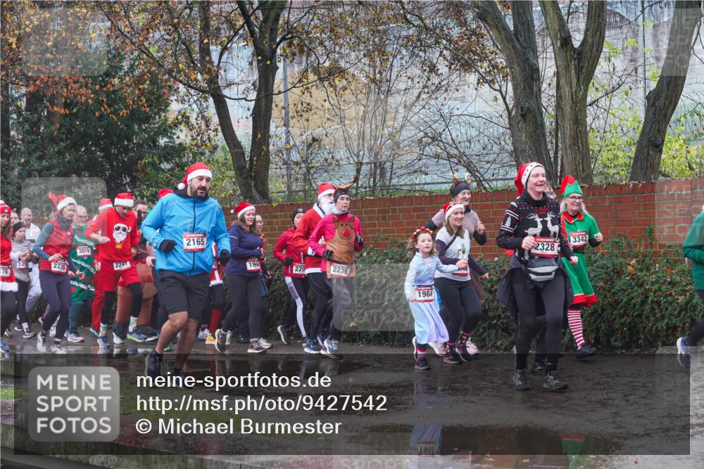 07.12.2025 - St. Pauli X-Mass-Run No. 15 Michael Burmester http://msf.ph/oto/9427542 07.12.2025 10:26:19 Laufen 78, 135, 2235, 3019, 2165, 2241, 1964, 220, 2239, 1984, 3342, 2328 meine-sportfotos.de