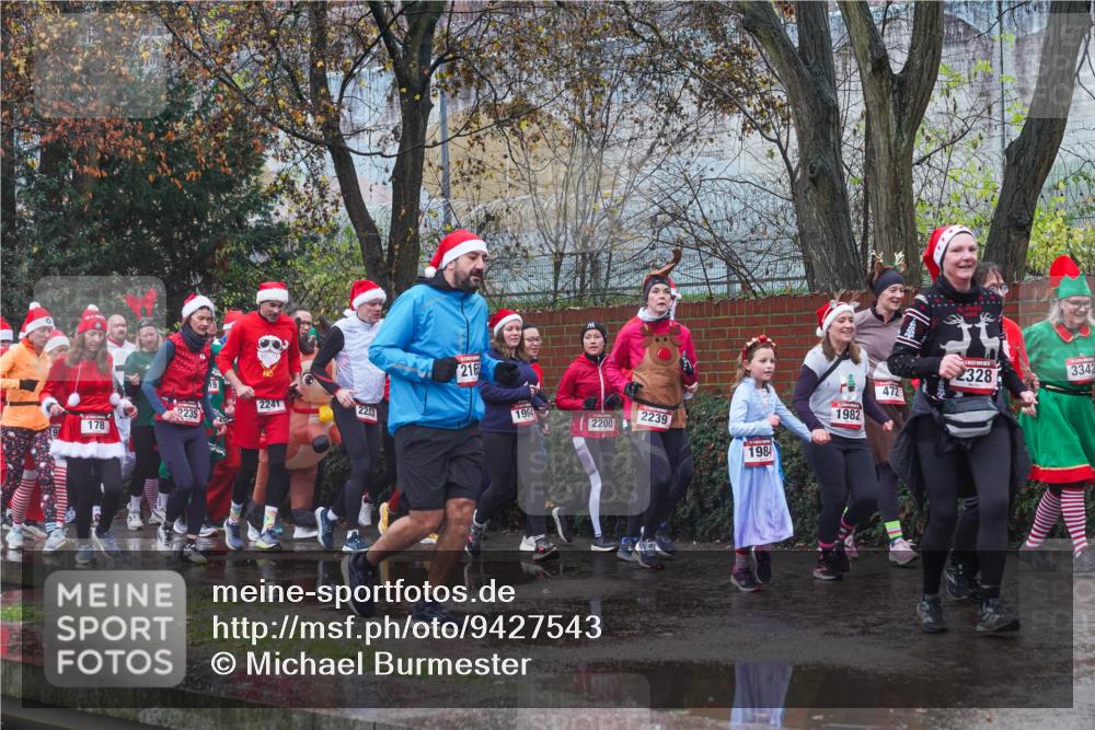 07.12.2025 - St. Pauli X-Mass-Run No. 15 Michael Burmester http://msf.ph/oto/9427543 07.12.2025 10:26:19 Laufen 178, 2235, 2241, 2233, 216, 2328, 3342, 472, 1964, 2200, 2239, 1982, 1984 meine-sportfotos.de