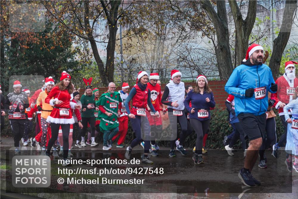 07.12.2025 - St. Pauli X-Mass-Run No. 15 Michael Burmester http://msf.ph/oto/9427548 07.12.2025 10:26:21 Laufen 3101, 256, 178, 310, 3019, 1964, 2165, 223, 3017, 2235, 2, 2233, 19 meine-sportfotos.de