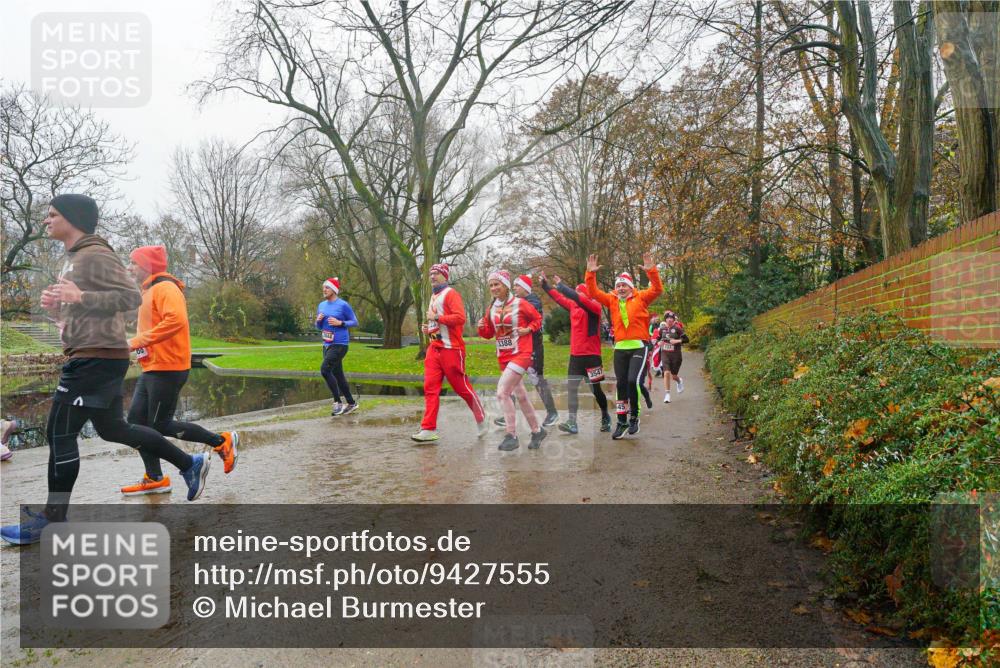 07.12.2025 - St. Pauli X-Mass-Run No. 15 Michael Burmester http://msf.ph/oto/9427555 07.12.2025 11:23:49 Laufen 3388, 3547 meine-sportfotos.de