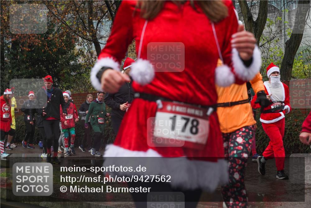 07.12.2025 - St. Pauli X-Mass-Run No. 15 Michael Burmester http://msf.ph/oto/9427562 07.12.2025 10:26:26 Laufen 157, 231, 2802, 486, 178 meine-sportfotos.de