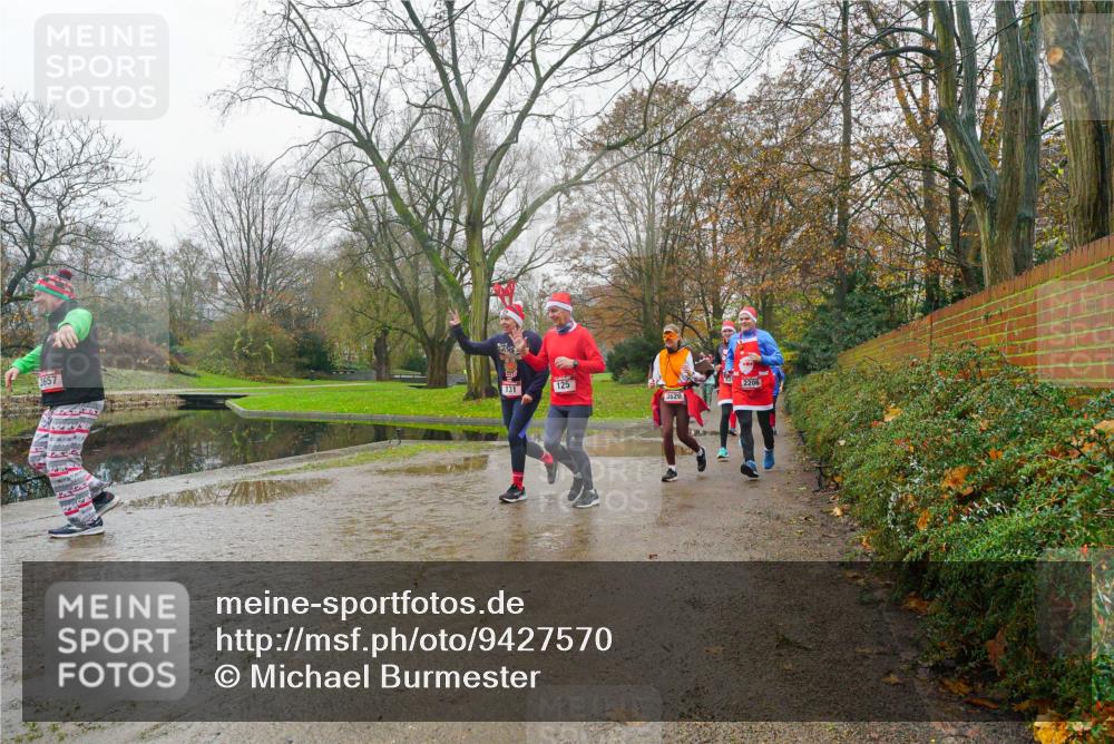 07.12.2025 - St. Pauli X-Mass-Run No. 15 Michael Burmester http://msf.ph/oto/9427570 07.12.2025 11:23:58 Laufen 3657, 131, 125, 3620, 2206 meine-sportfotos.de
