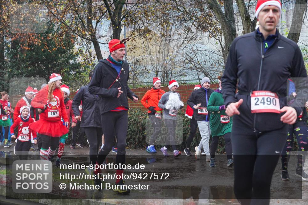 07.12.2025 - St. Pauli X-Mass-Run No. 15 Michael Burmester http://msf.ph/oto/9427572 07.12.2025 10:26:29 Laufen 2737, 168, 157, 299, 87, 2146, 4615, 4866, 2490 meine-sportfotos.de