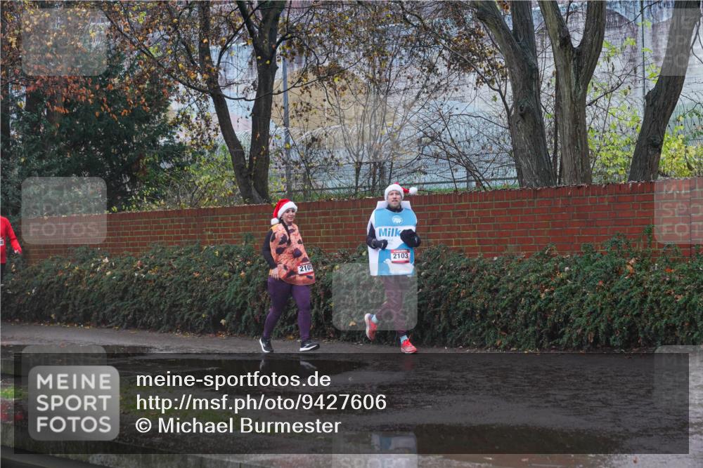 07.12.2025 - St. Pauli X-Mass-Run No. 15 Michael Burmester http://msf.ph/oto/9427606 07.12.2025 10:26:48 Laufen 2105, 2103 meine-sportfotos.de