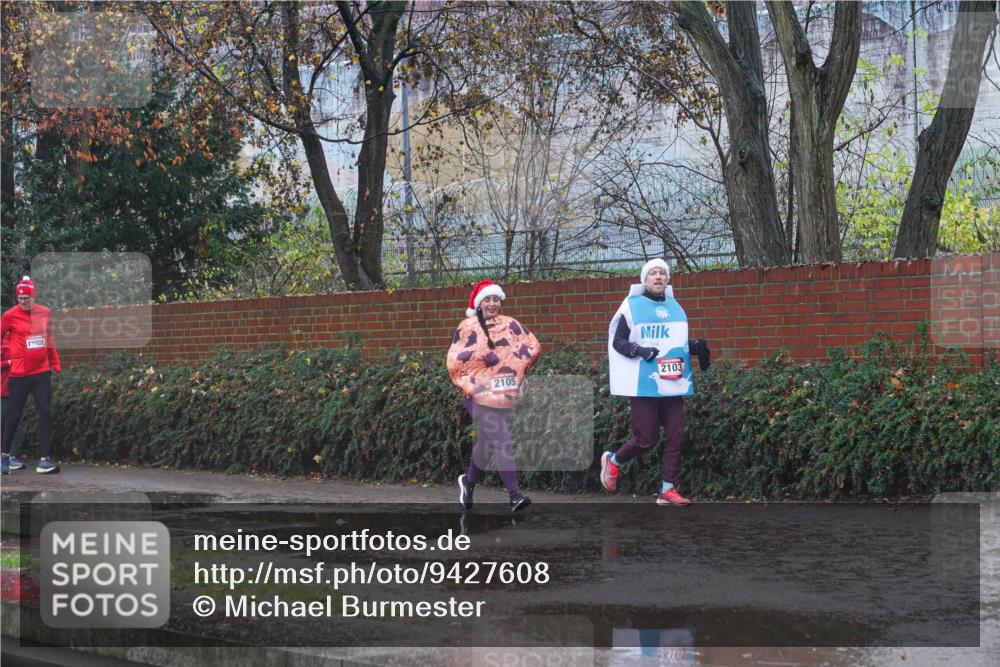 07.12.2025 - St. Pauli X-Mass-Run No. 15 Michael Burmester http://msf.ph/oto/9427608 07.12.2025 10:26:48 Laufen 2105, 2103 meine-sportfotos.de