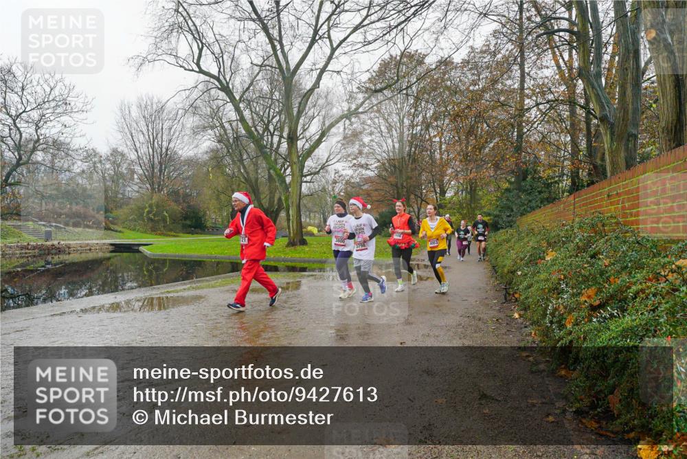 07.12.2025 - St. Pauli X-Mass-Run No. 15 Michael Burmester http://msf.ph/oto/9427613 07.12.2025 11:24:24 Laufen 21, 5086, 3800, 3798 meine-sportfotos.de