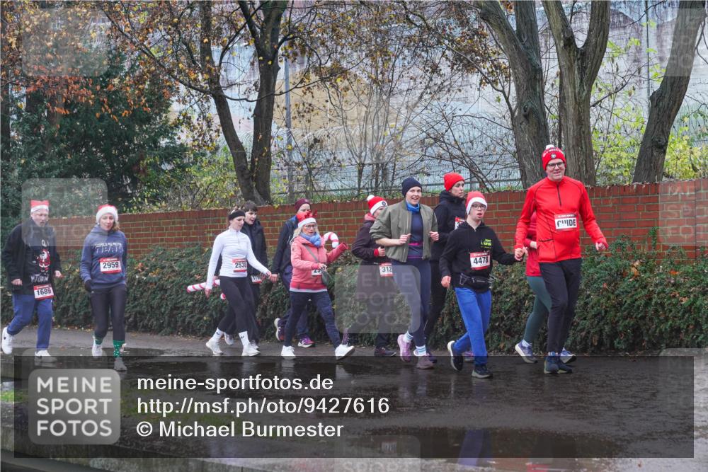 07.12.2025 - St. Pauli X-Mass-Run No. 15 Michael Burmester http://msf.ph/oto/9427616 07.12.2025 10:26:54 Laufen 1689, 2959, 2538, 4478, 312 meine-sportfotos.de