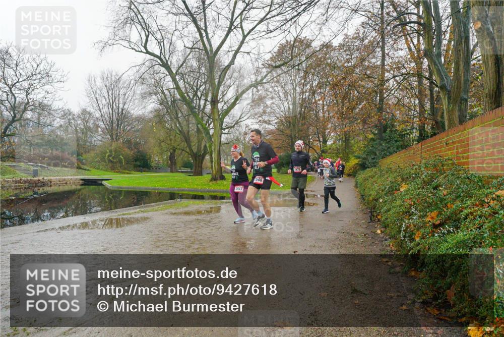07.12.2025 - St. Pauli X-Mass-Run No. 15 Michael Burmester http://msf.ph/oto/9427618 07.12.2025 11:24:29 Laufen 2547, 548, 2475 meine-sportfotos.de