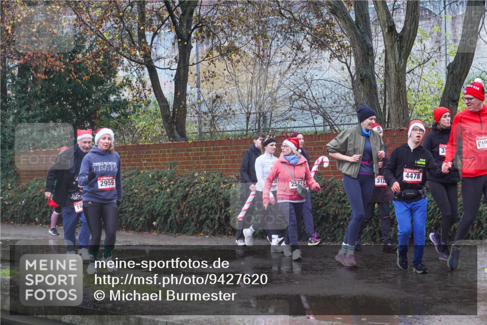 07.12.2025 - St. Pauli X-Mass-Run No. 15 Michael Burmester http://msf.ph/oto/9427620 07.12.2025 10:26:55 Laufen 16, 2959, 38, 2542, 312, 4478, 31 meine-sportfotos.de