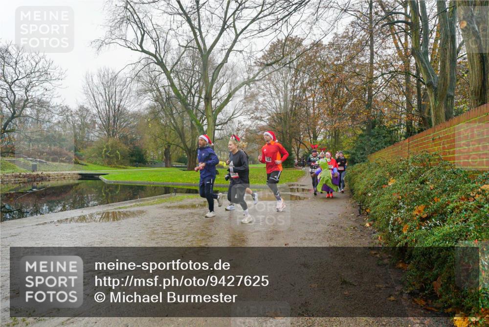 07.12.2025 - St. Pauli X-Mass-Run No. 15 Michael Burmester http://msf.ph/oto/9427625 07.12.2025 11:24:37 Laufen 2047, 182 meine-sportfotos.de