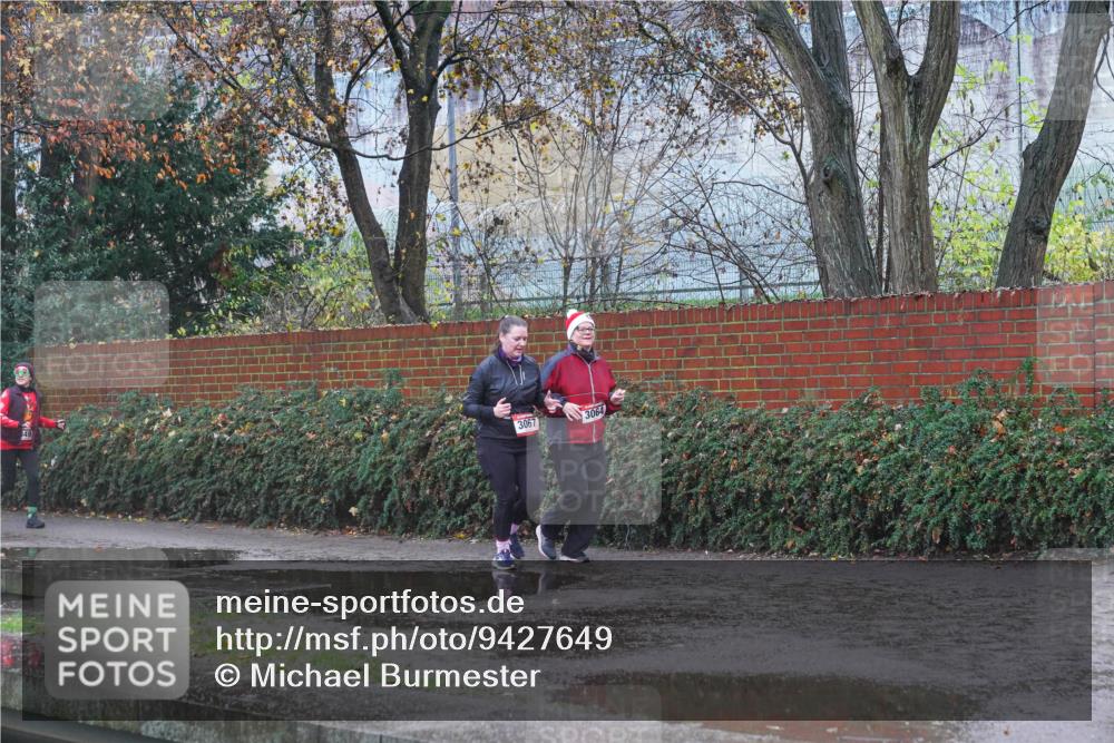 07.12.2025 - St. Pauli X-Mass-Run No. 15 Michael Burmester http://msf.ph/oto/9427649 07.12.2025 10:28:23 Laufen 3067, 3064 meine-sportfotos.de