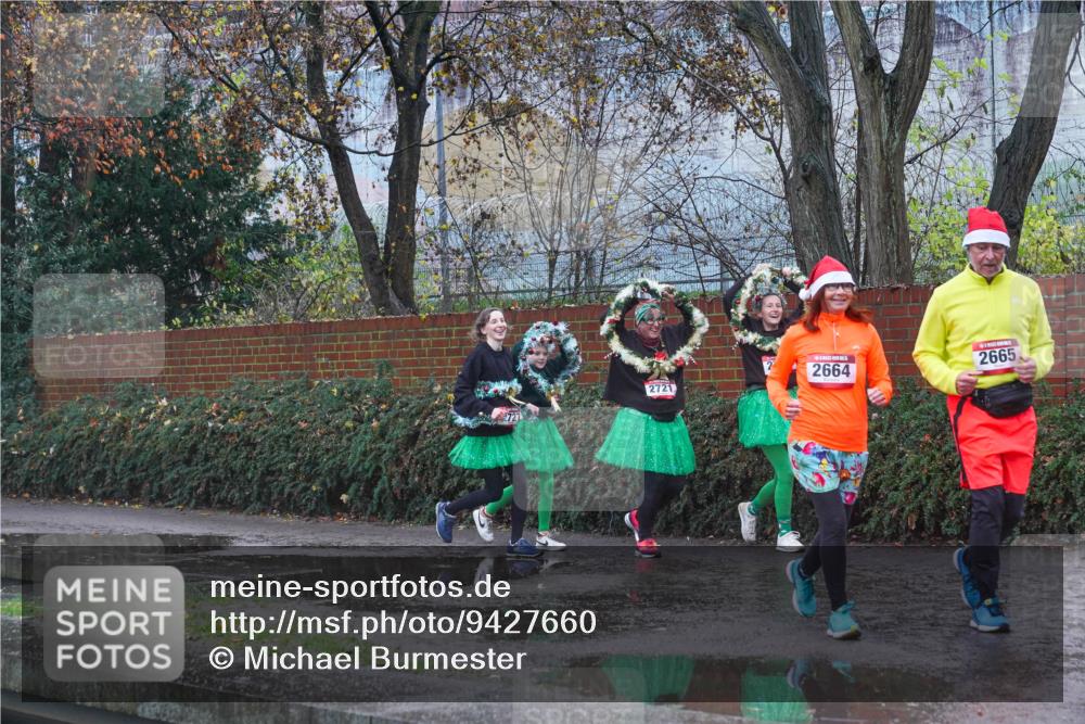 07.12.2025 - St. Pauli X-Mass-Run No. 15 Michael Burmester http://msf.ph/oto/9427660 07.12.2025 10:28:32 Laufen 2721, 2664, 2665 meine-sportfotos.de