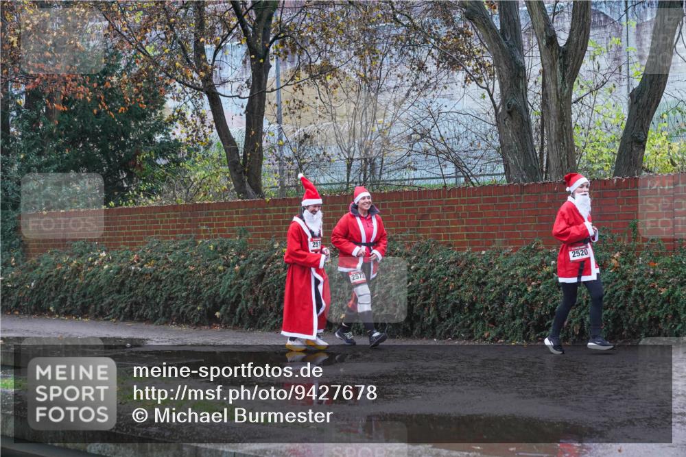 07.12.2025 - St. Pauli X-Mass-Run No. 15 Michael Burmester http://msf.ph/oto/9427678 07.12.2025 10:29:39 Laufen 251, 2573, 2520 meine-sportfotos.de