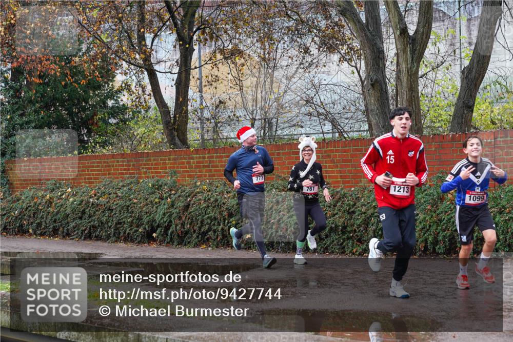 07.12.2025 - St. Pauli X-Mass-Run No. 15 Michael Burmester http://msf.ph/oto/9427744 07.12.2025 10:40:31 Laufen 773, 15, 761, 1213, 1099 meine-sportfotos.de