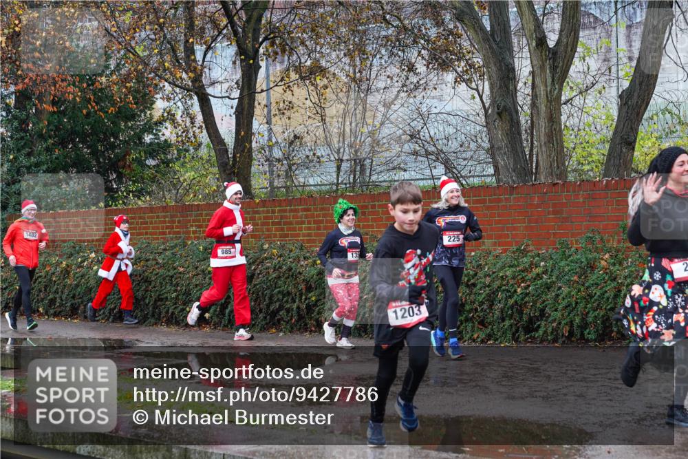 07.12.2025 - St. Pauli X-Mass-Run No. 15 Michael Burmester http://msf.ph/oto/9427786 07.12.2025 10:41:44 Laufen 1482, 985, 135, 225, 1203, 2 meine-sportfotos.de
