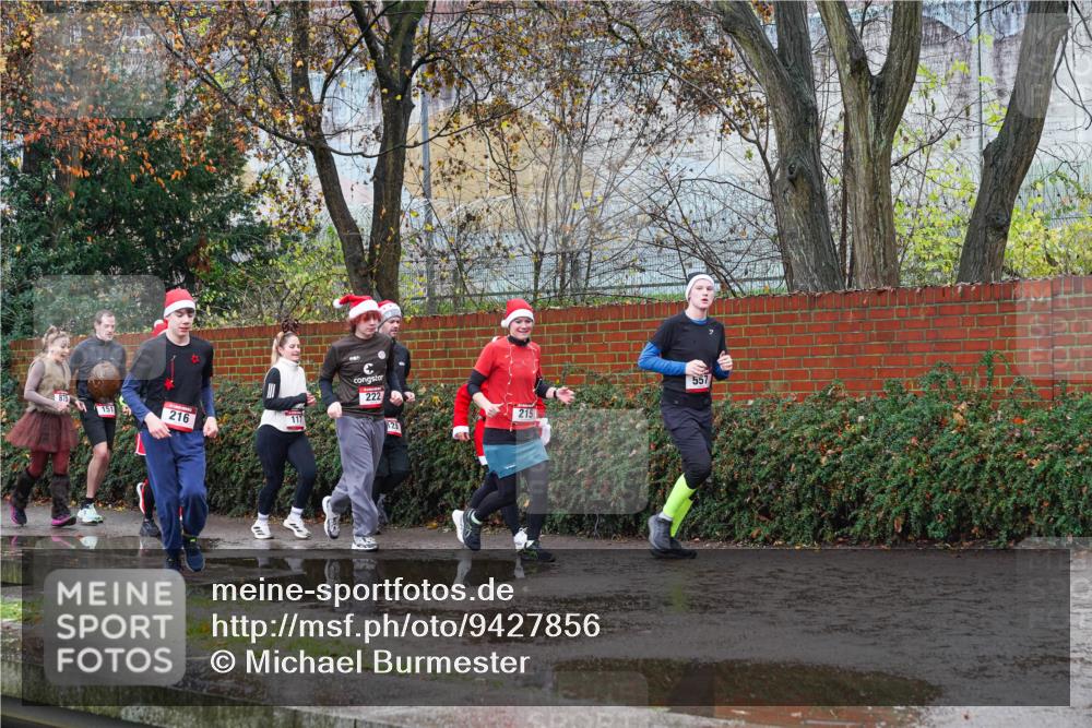 07.12.2025 - St. Pauli X-Mass-Run No. 15 Michael Burmester http://msf.ph/oto/9427856 07.12.2025 10:42:41 Laufen 216, 222, 215, 557 meine-sportfotos.de