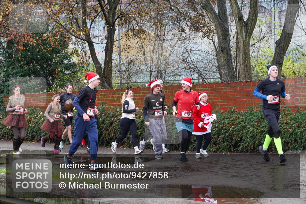 07.12.2025 - St. Pauli X-Mass-Run No. 15 Michael Burmester http://msf.ph/oto/9427858 07.12.2025 10:42:42 Laufen 597, 875, 151, 216, 609, 222, 215, 28, 57 meine-sportfotos.de