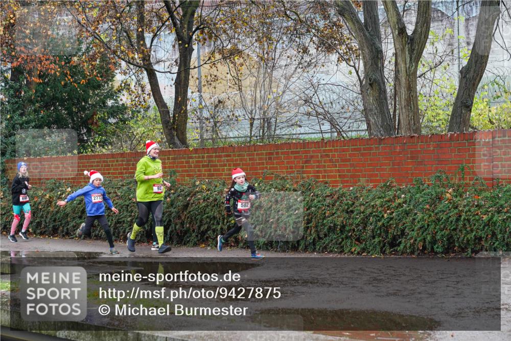 07.12.2025 - St. Pauli X-Mass-Run No. 15 Michael Burmester http://msf.ph/oto/9427875 07.12.2025 10:43:00 Laufen 2772, 92, 582 meine-sportfotos.de