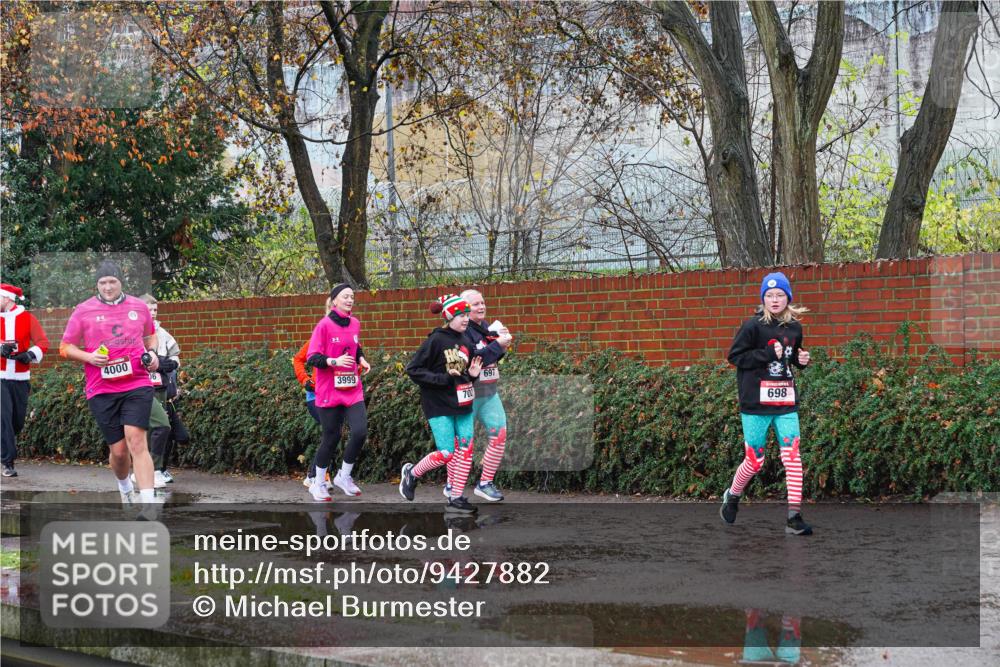 07.12.2025 - St. Pauli X-Mass-Run No. 15 Michael Burmester http://msf.ph/oto/9427882 07.12.2025 10:43:05 Laufen 4000, 3999, 702, 691, 698 meine-sportfotos.de