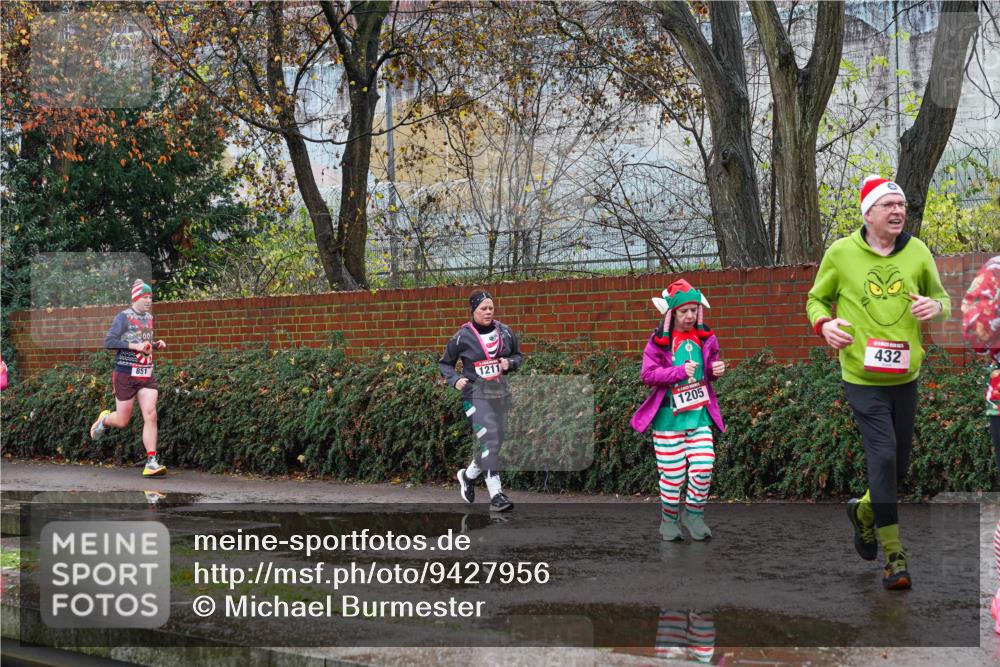 07.12.2025 - St. Pauli X-Mass-Run No. 15 Michael Burmester http://msf.ph/oto/9427956 07.12.2025 10:43:48 Laufen 851, 1211, 1205, 432 meine-sportfotos.de