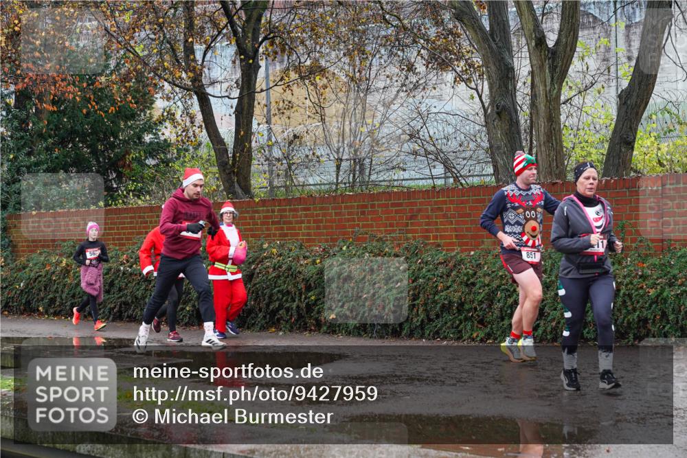 07.12.2025 - St. Pauli X-Mass-Run No. 15 Michael Burmester http://msf.ph/oto/9427959 07.12.2025 10:43:50 Laufen 56, 00, 851 meine-sportfotos.de