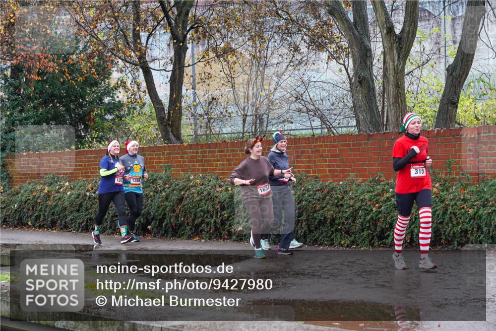 07.12.2025 - St. Pauli X-Mass-Run No. 15 Michael Burmester http://msf.ph/oto/9427980 07.12.2025 10:44:12 Laufen 128, 1285, 1634, 315 meine-sportfotos.de