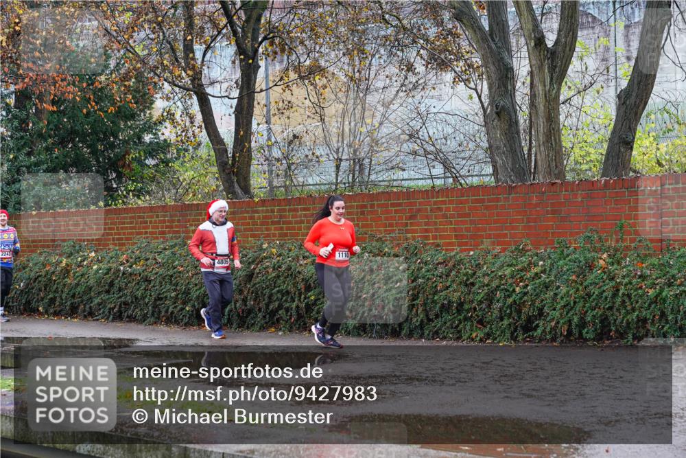 07.12.2025 - St. Pauli X-Mass-Run No. 15 Michael Burmester http://msf.ph/oto/9427983 07.12.2025 10:44:17 Laufen 100, 2243, 1110, 4809 meine-sportfotos.de