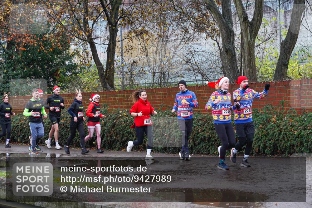 07.12.2025 - St. Pauli X-Mass-Run No. 15 Michael Burmester http://msf.ph/oto/9427989 07.12.2025 10:44:22 Laufen 4565, 578, 457, 854, 2245, 2243, 858 meine-sportfotos.de