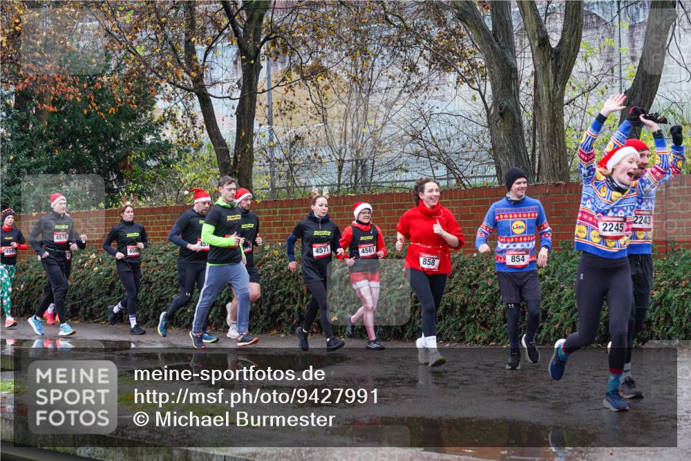 07.12.2025 - St. Pauli X-Mass-Run No. 15 Michael Burmester http://msf.ph/oto/9427991 07.12.2025 10:44:23 Laufen 4567, 4576, 45, 456, 4571, 4561, 858, 854, 2243, 2245 meine-sportfotos.de