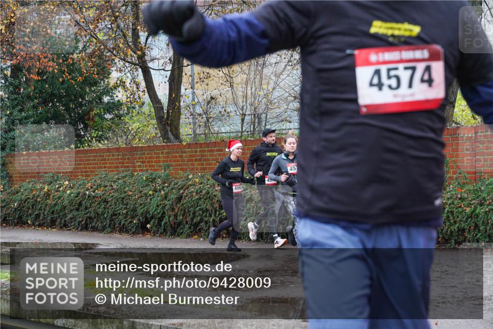07.12.2025 - St. Pauli X-Mass-Run No. 15 Michael Burmester http://msf.ph/oto/9428009 07.12.2025 10:44:33 Laufen 4561, 45, 457, 4574 meine-sportfotos.de