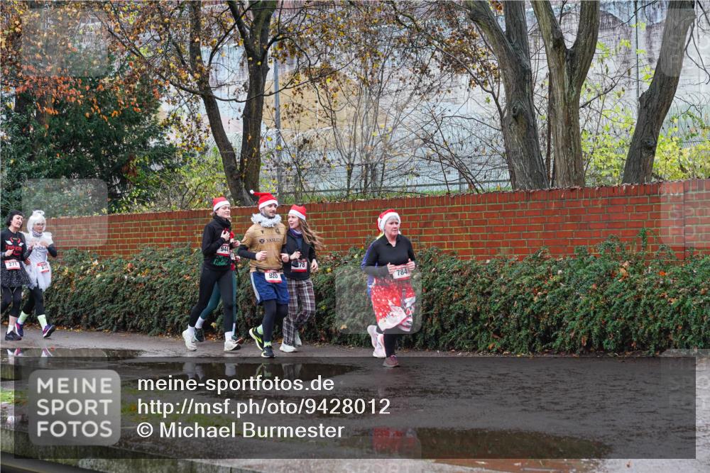 07.12.2025 - St. Pauli X-Mass-Run No. 15 Michael Burmester http://msf.ph/oto/9428012 07.12.2025 10:44:37 Laufen 271, 273, 920, 78, 784 meine-sportfotos.de