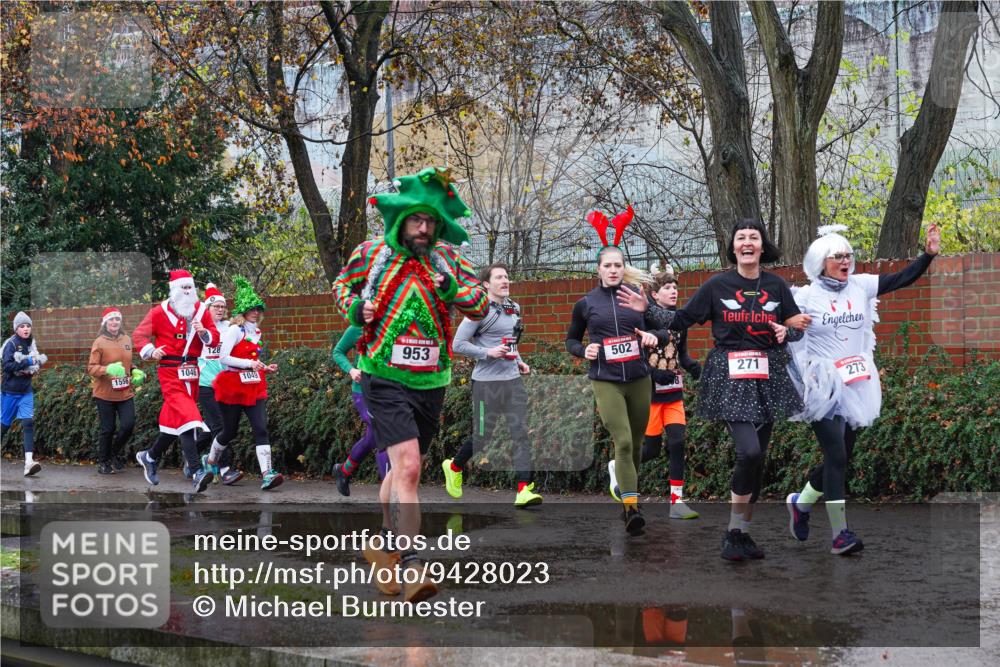 07.12.2025 - St. Pauli X-Mass-Run No. 15 Michael Burmester http://msf.ph/oto/9428023 07.12.2025 10:44:41 Laufen 1556, 1046, 128, 953, 1049, 502, 271, 273 meine-sportfotos.de