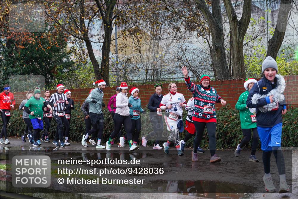 07.12.2025 - St. Pauli X-Mass-Run No. 15 Michael Burmester http://msf.ph/oto/9428036 07.12.2025 10:44:47 Laufen 880, 414, 474, 1202, 486, 3136, 1309, 31 meine-sportfotos.de