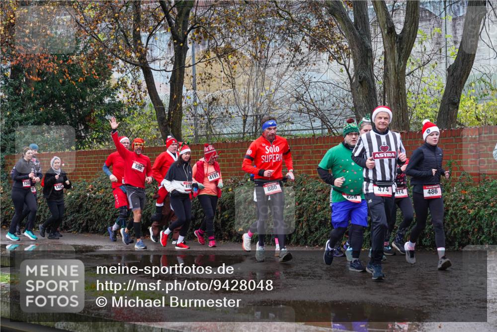 07.12.2025 - St. Pauli X-Mass-Run No. 15 Michael Burmester http://msf.ph/oto/9428048 07.12.2025 10:44:51 Laufen 1380, 1497, 596, 419, 4191, 880, 659, 474, 14, 486 meine-sportfotos.de