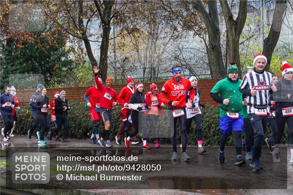 07.12.2025 - St. Pauli X-Mass-Run No. 15 Michael Burmester http://msf.ph/oto/9428050 07.12.2025 10:44:52 Laufen 382, 1380, 50, 596, 19, 4191, 880, 1385, 659, 486 meine-sportfotos.de
