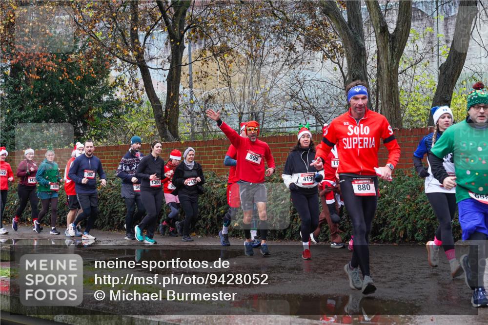 07.12.2025 - St. Pauli X-Mass-Run No. 15 Michael Burmester http://msf.ph/oto/9428052 07.12.2025 10:44:53 Laufen 429, 1430, 490, 382, 1380, 497, 342, 596, 4190, 11, 880, 659 meine-sportfotos.de
