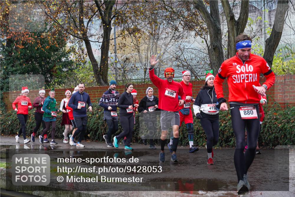 07.12.2025 - St. Pauli X-Mass-Run No. 15 Michael Burmester http://msf.ph/oto/9428053 07.12.2025 10:44:54 Laufen 1429, 382, 2, 138, 1497, 342, 596, 5008, 4190, 880 meine-sportfotos.de