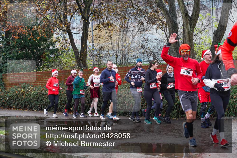 07.12.2025 - St. Pauli X-Mass-Run No. 15 Michael Burmester http://msf.ph/oto/9428058 07.12.2025 10:44:55 Laufen 1429, 490, 2403, 82, 1380, 342, 1497, 596, 90 meine-sportfotos.de