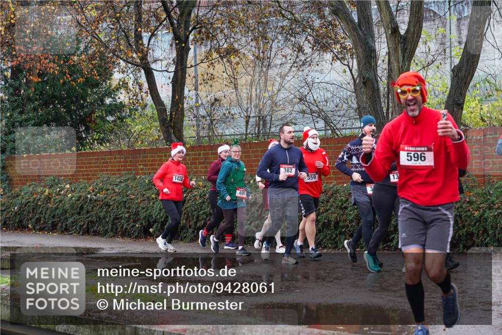 07.12.2025 - St. Pauli X-Mass-Run No. 15 Michael Burmester http://msf.ph/oto/9428061 07.12.2025 10:44:56 Laufen 1429, 490, 382, 359, 13, 596 meine-sportfotos.de
