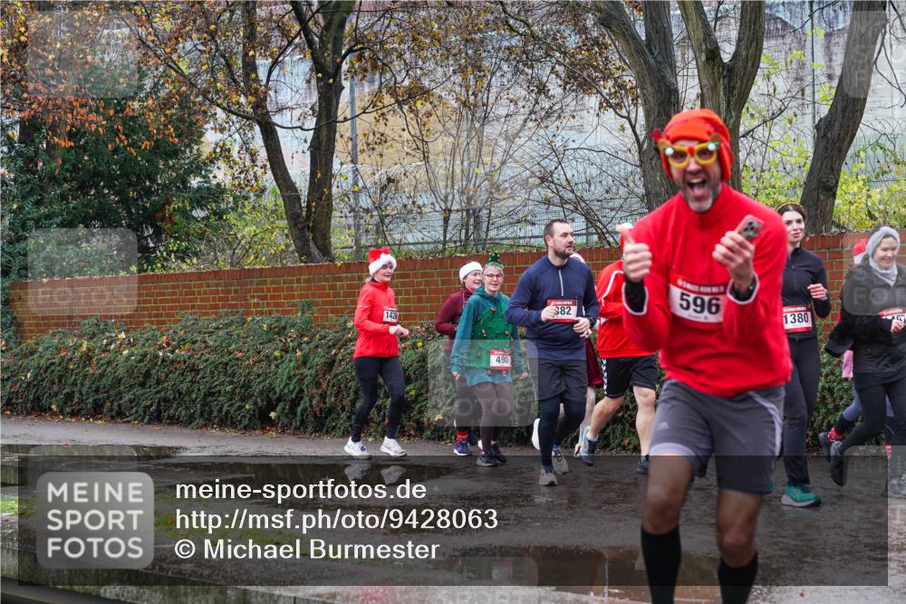 07.12.2025 - St. Pauli X-Mass-Run No. 15 Michael Burmester http://msf.ph/oto/9428063 07.12.2025 10:44:56 Laufen 1429, 490, 82, 596, 1380 meine-sportfotos.de