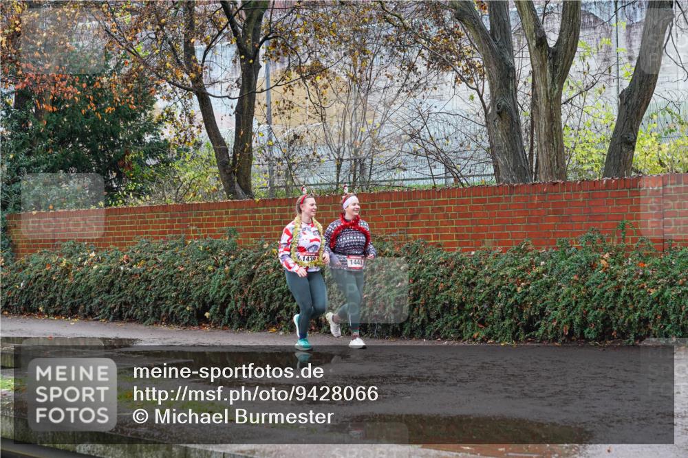 07.12.2025 - St. Pauli X-Mass-Run No. 15 Michael Burmester http://msf.ph/oto/9428066 07.12.2025 10:45:01 Laufen 1430, 1441 meine-sportfotos.de
