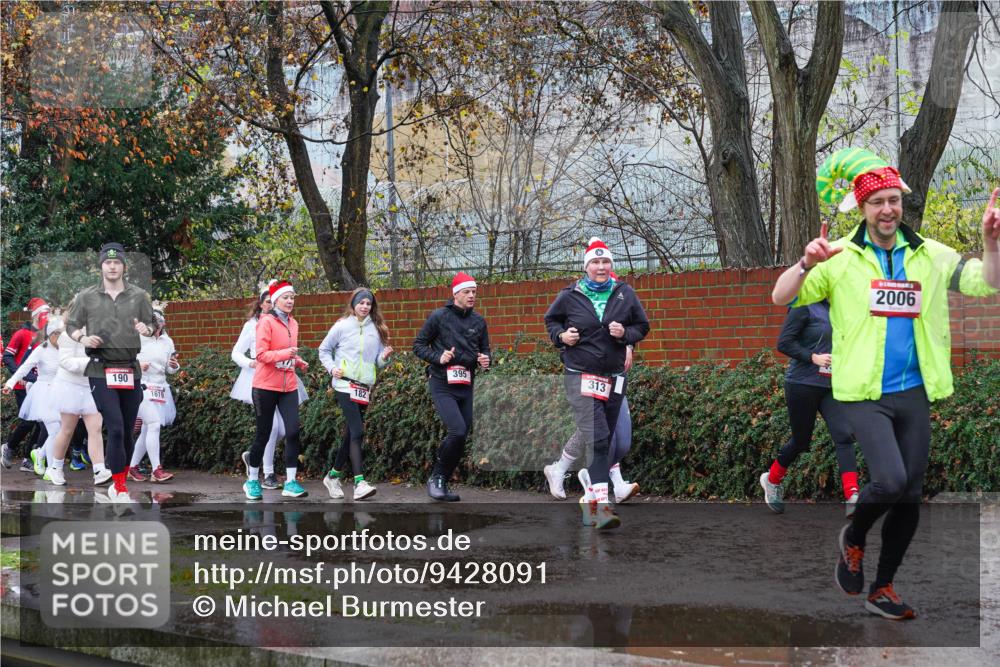 07.12.2025 - St. Pauli X-Mass-Run No. 15 Michael Burmester http://msf.ph/oto/9428091 07.12.2025 10:45:20 Laufen 190, 182, 1619, 395, 313, 2006 meine-sportfotos.de