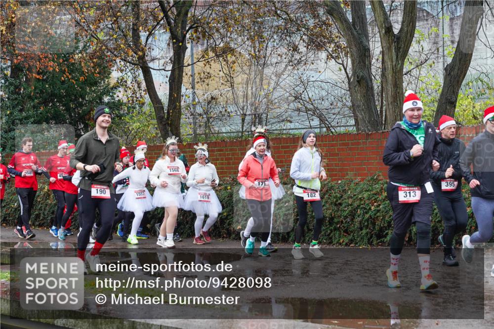 07.12.2025 - St. Pauli X-Mass-Run No. 15 Michael Burmester http://msf.ph/oto/9428098 07.12.2025 10:45:22 Laufen 581, 45, 190, 1557, 1568, 1619, 171, 395, 182, 313 meine-sportfotos.de