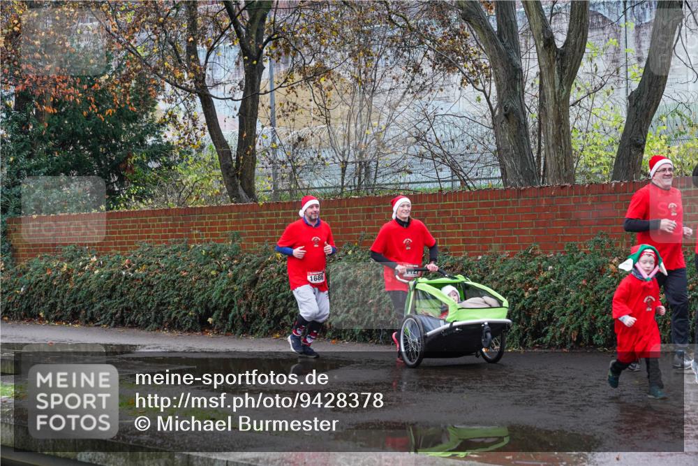 07.12.2025 - St. Pauli X-Mass-Run No. 15 Michael Burmester http://msf.ph/oto/9428378 07.12.2025 10:48:53 Laufen 1686 meine-sportfotos.de