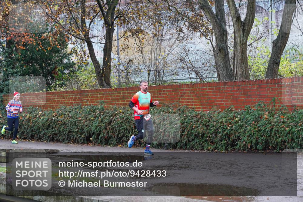 07.12.2025 - St. Pauli X-Mass-Run No. 15 Michael Burmester http://msf.ph/oto/9428433 07.12.2025 10:59:04 Laufen 922 meine-sportfotos.de
